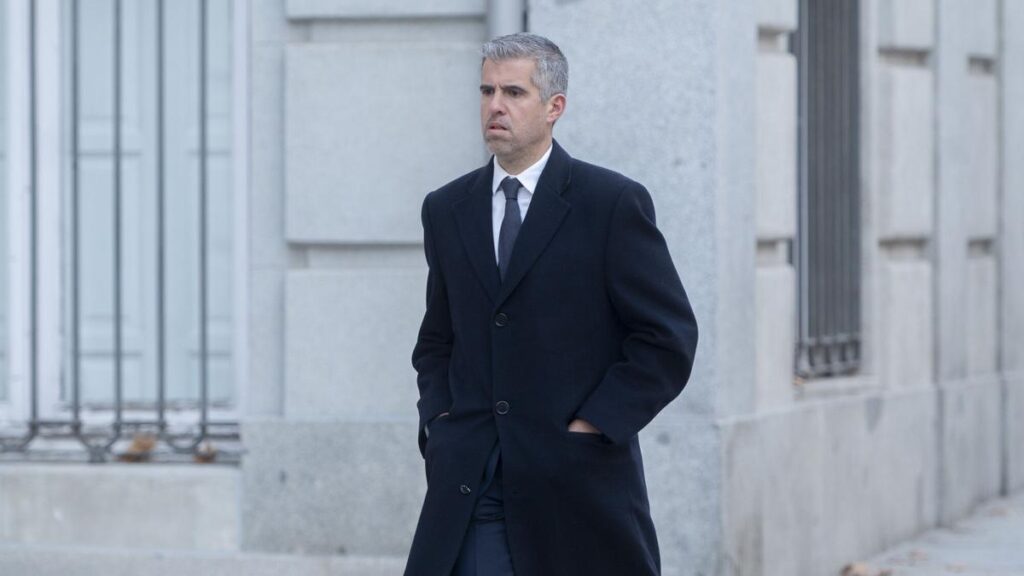 El fiscal, Julián Salto, a su llegada a declarar al Tribunal Supremo, a 16 de enero de 2025, en Madrid (España).