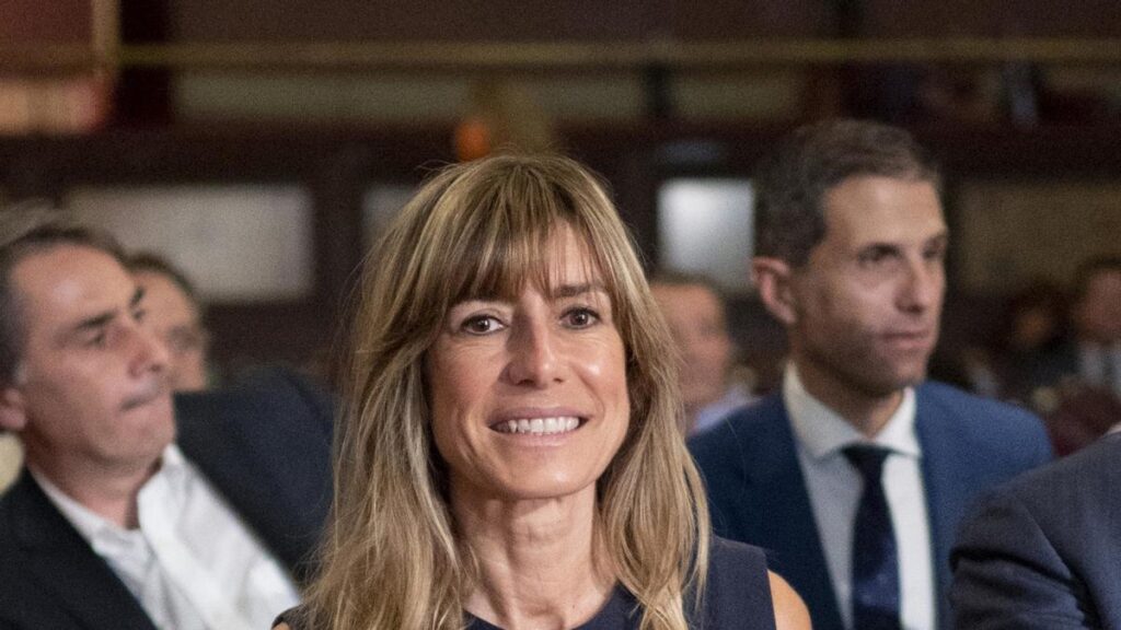 Archivo - La mujer del presidente del Gobierno de España, Begoña Gómez, durante la presentación del proyecto ‘Los Carteles de la Guerra’, en el Ateneo de Madrid, a 1 de julio de 2022, en Madrid (España). El proyecto consiste en la presentación de la colec