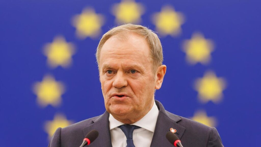 El primer ministro de Polonia y presidente de turno de la UE, Donald Tusk, en el pleno de la Cámara de Estrasburgo este miércoles.