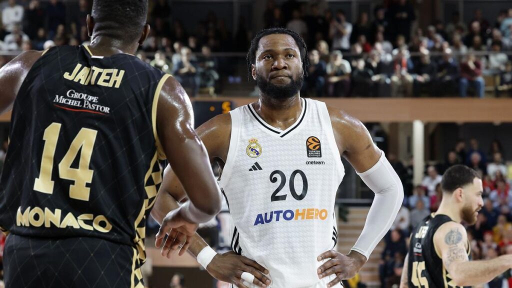 Bruno Fernando, en un momento del Mónaco - Real Madrid.