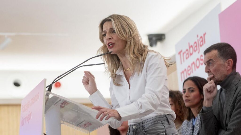 La vicepresidenta segunda, Yolanda Díaz, interviene durante un acto de Sumar junto a ministros y diferentes portavoces que integran la coalición para reivindicar la reducción de la jornada laboral.