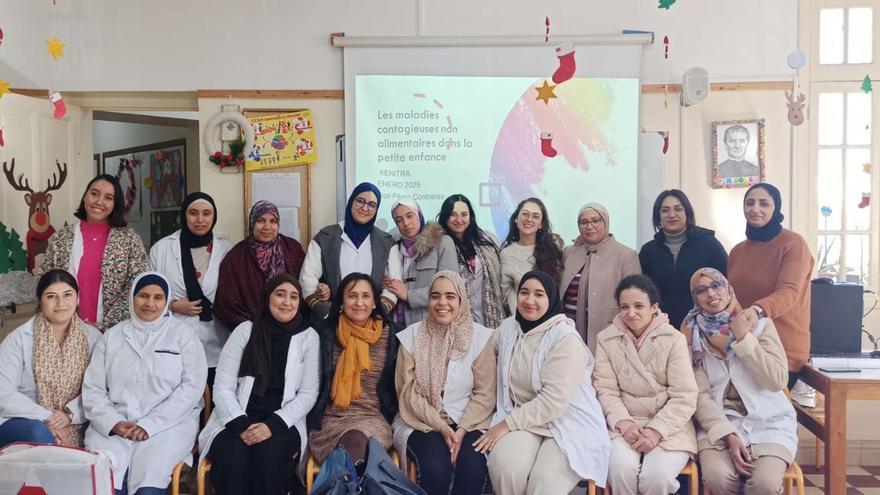 La zamorana Dori Pérez con las alumnas de FP a las que ha impartido formación