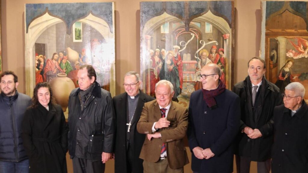 El consejero de Cultura con el presidente de la Fundación Iberdrola, el obispo de Zamora y la alcaldesa de Arcenillas, entre otros representantes asisten a la presentación de la intervención en las tablas de Arcenillas