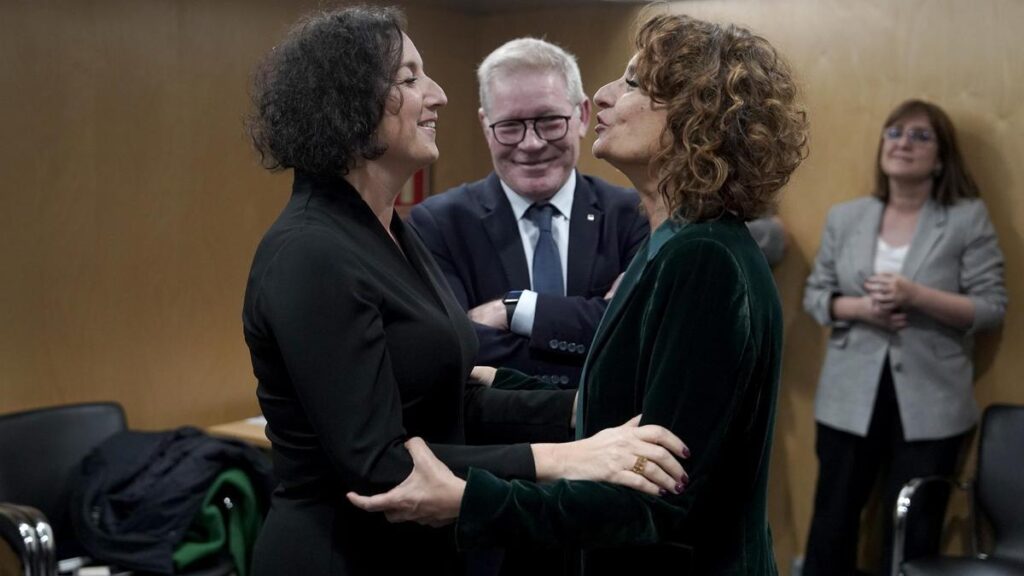 Montero estalla contra los consejeros del PP: "Se han marchado por cobardía, para no tener que votar contra la quita de deuda"