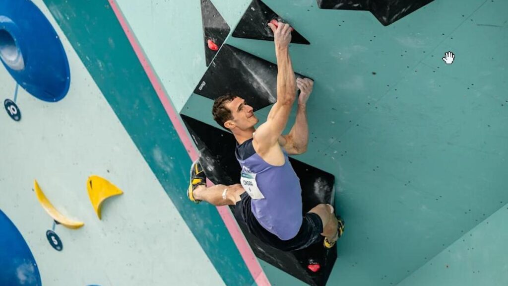 Escalador profesional Adam Ondra en los Juegos Olímpicos de París 2024