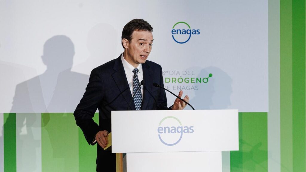 El CEO de Enagás, Arturo Gonzalo Aizpiri, interviene durante la III edición del Día del Hidrógeno de Enagás, en el Auditorio de la Fundación Rafael del Pino, a 29 de enero de 2025, en Madrid (España). La jornada se ha centrado en el proyecto del corredor