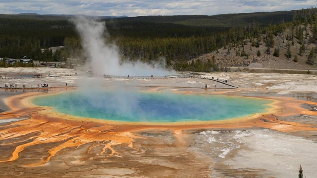 La vida antigua habría comenzado a prosperar en entornos similares a los géiseres del Parque Nacional de Yellowstone.