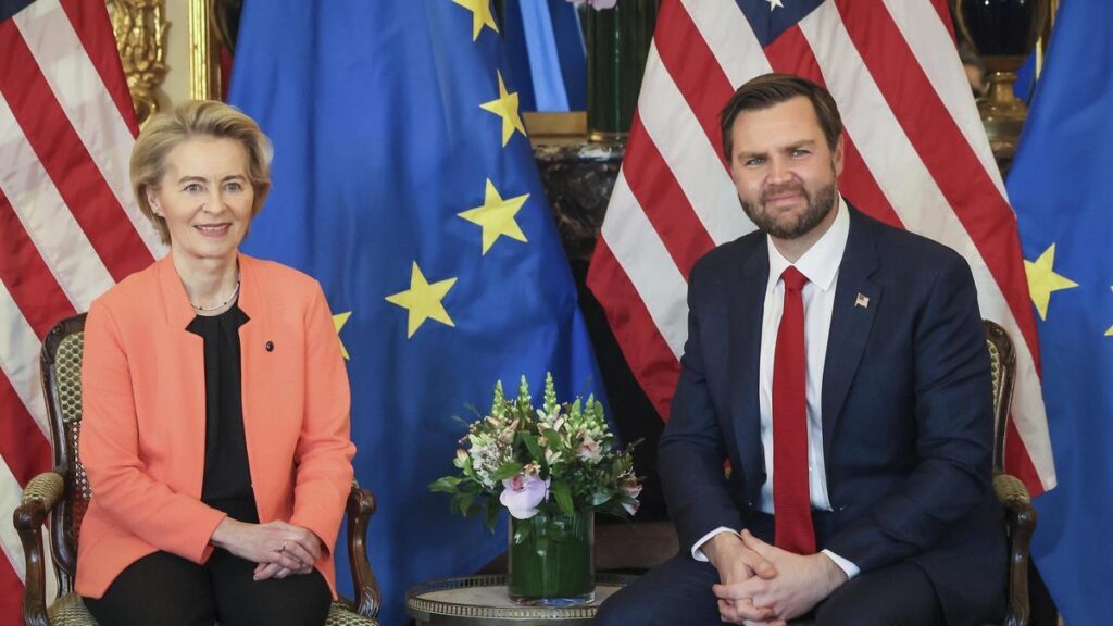 La presidenta de la Comisión Europea, Ursula von der Leyen, y el vicepresidente de EEUU, JD Vance, durante su reunión de esta semana en París en el marco de la cumbre europea sobre IA.