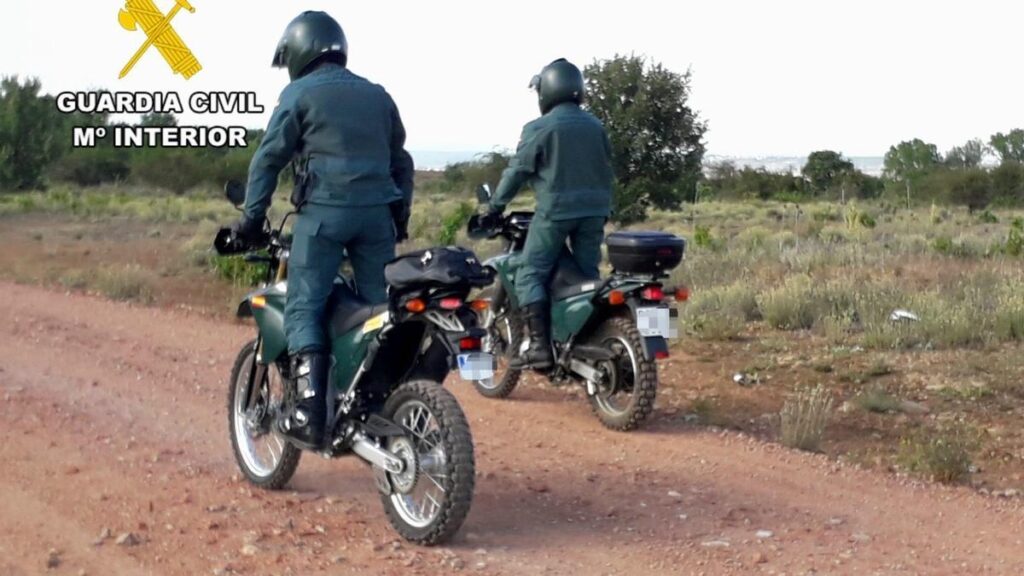 Patrulla del Seprona de la Guardia Civil que participa en el operativo de búsqueda.