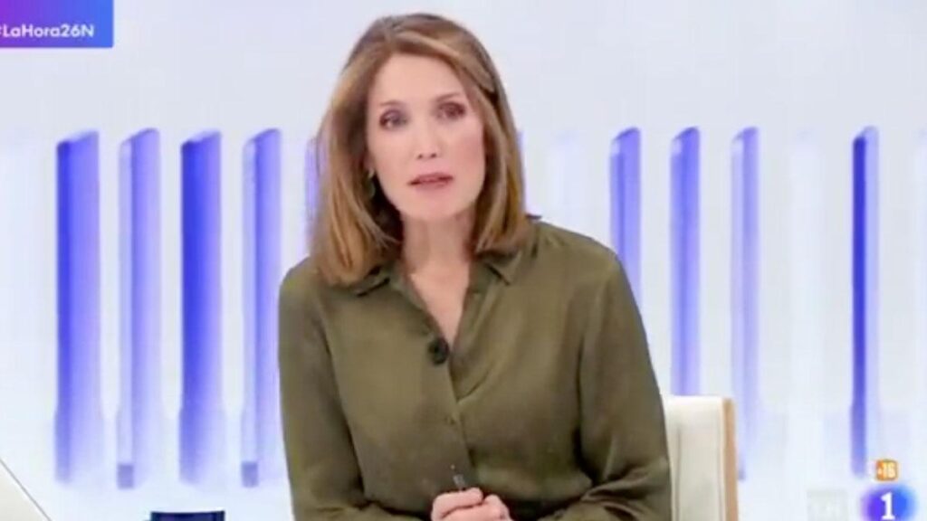 Silvia Intxaurrondo presentando 'La hora de La 1'