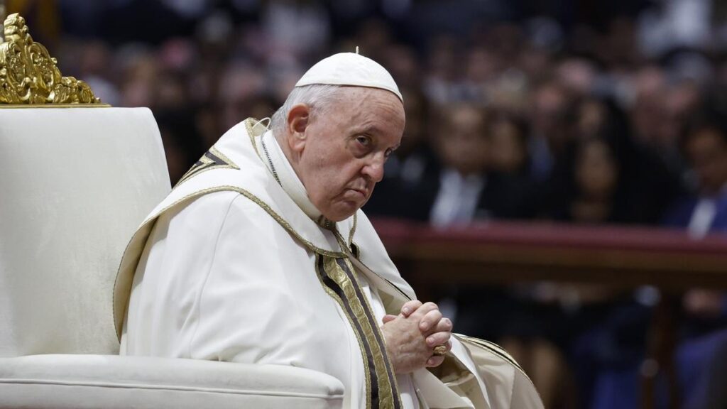 Los médicos advierten de que el Papa "no está fuera de peligro"