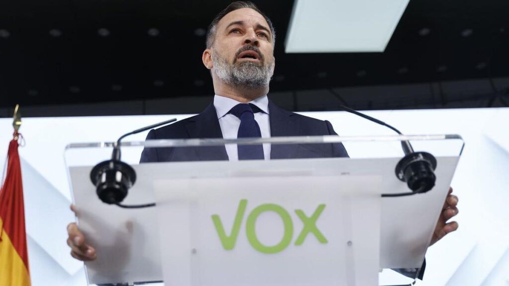 El líder de Vox, Santiago Abascal, comparece tras el Comité de Acción Política celebrado este lunes en la sede del partido.