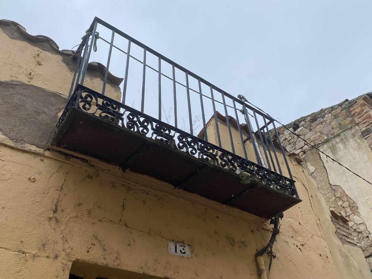 Dans la vieille ville, il y a un balcon qui attire l'attention sur les touristes, savez-vous ce que c'est?