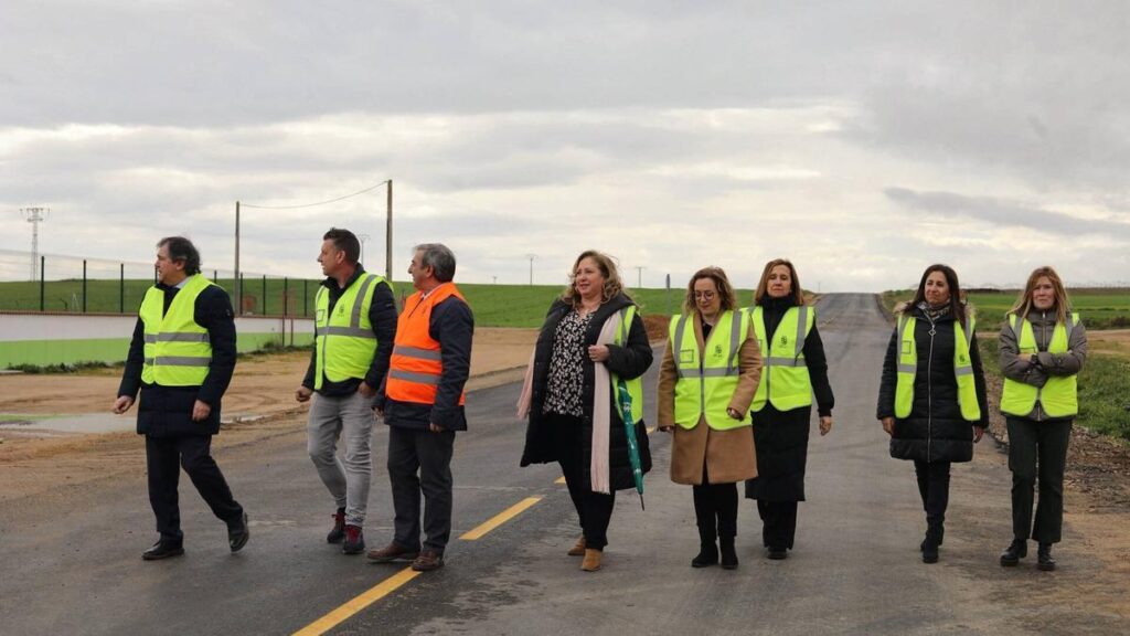 El consejero de Movilidad y Transformación Digital, José Luis Sanz Merino, visita las obras en ejecución en la ZA-604.