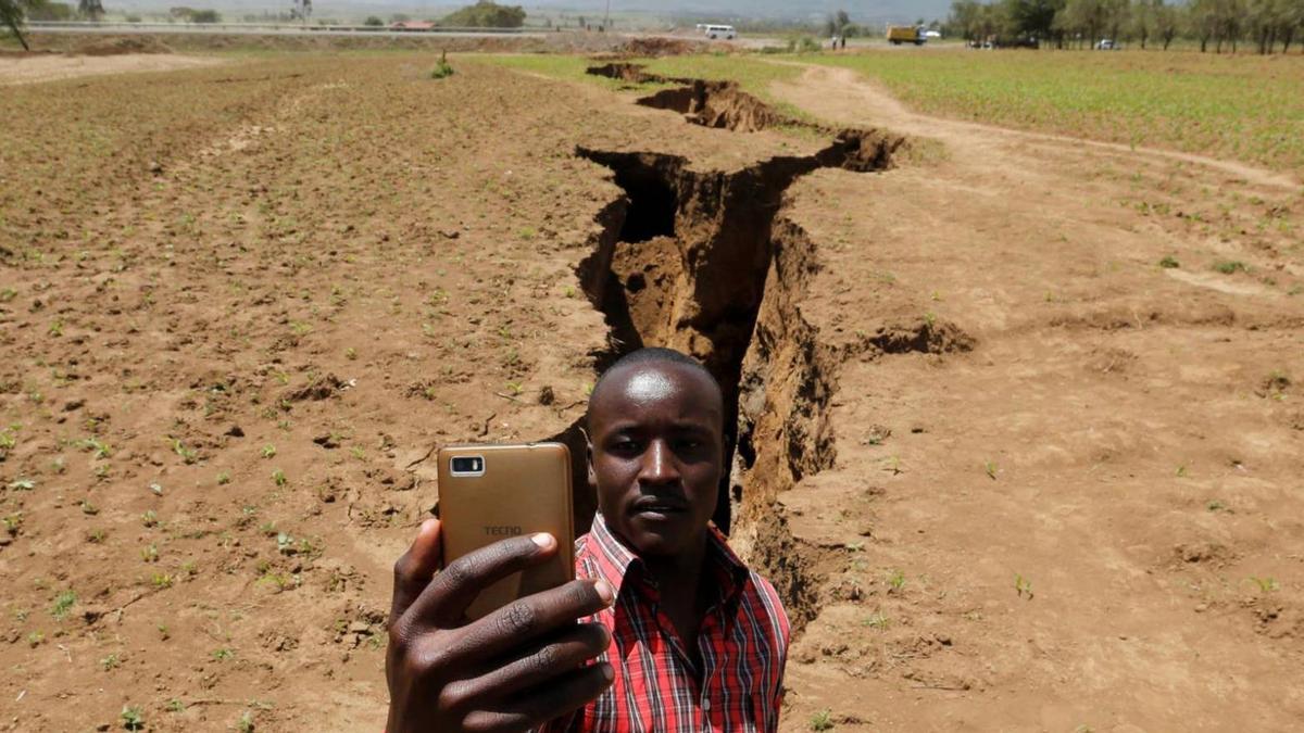 Section de la fissure qui a émergé en 2018 au Kenya