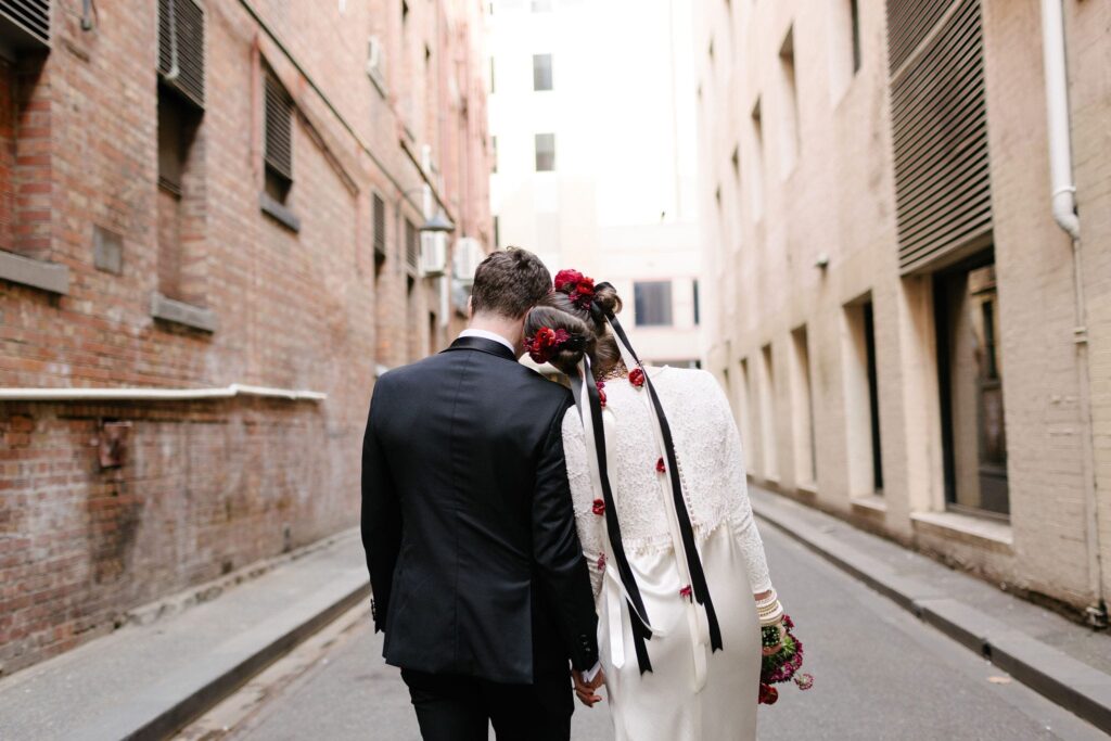 Le mariage d'Izzie & Tom à Melbourne
