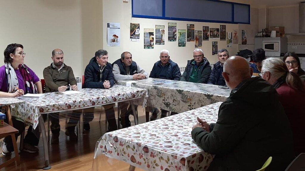 Miembros del Consejo General y técnicos durante la asamblea celebrada en Rabanales.