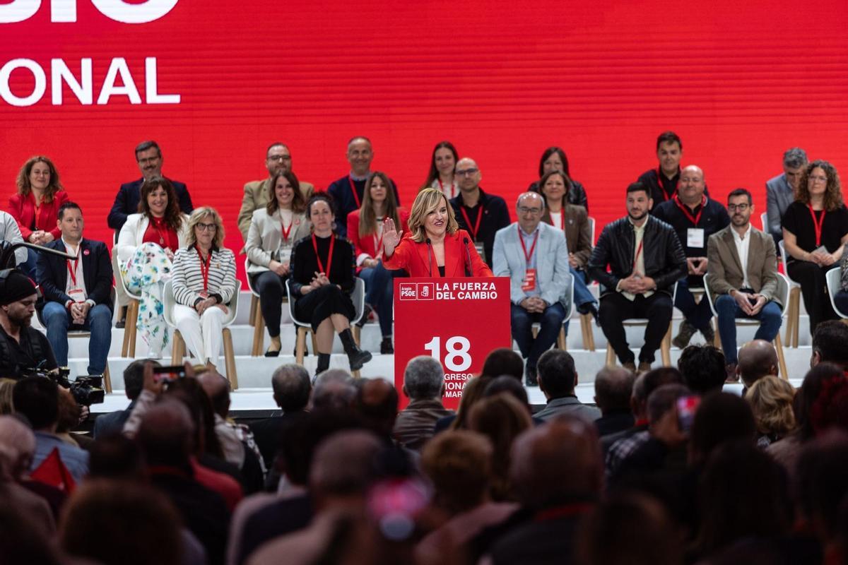 Pilar Alegría, déjà en tant que secrétaire général du PSOE Aragón, lors de son discours.
