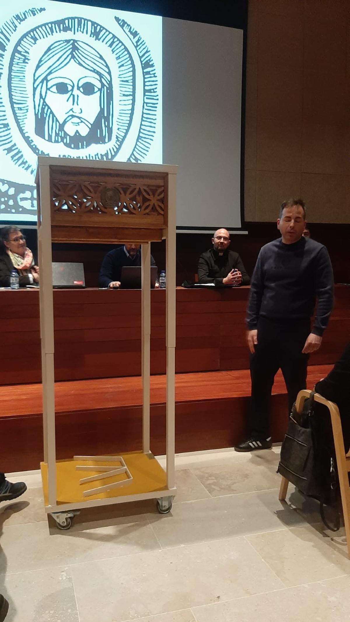 A fait don de la sculpture à la confrérie.