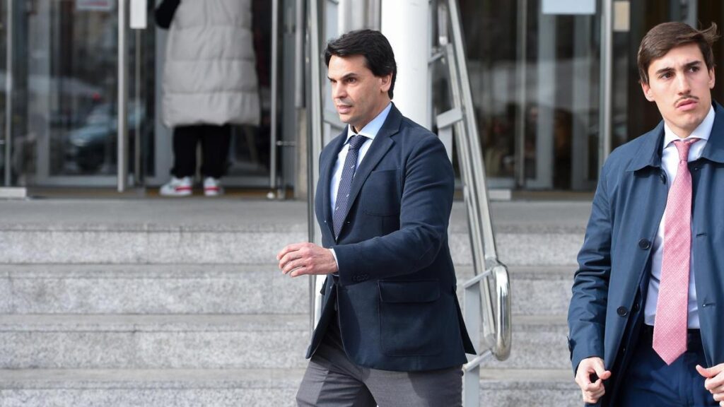 La pareja de la presidenta de la Comunidad de Madrid, Alberto González Amador, sale de declarar a los juzgados de Plaza de Castilla.