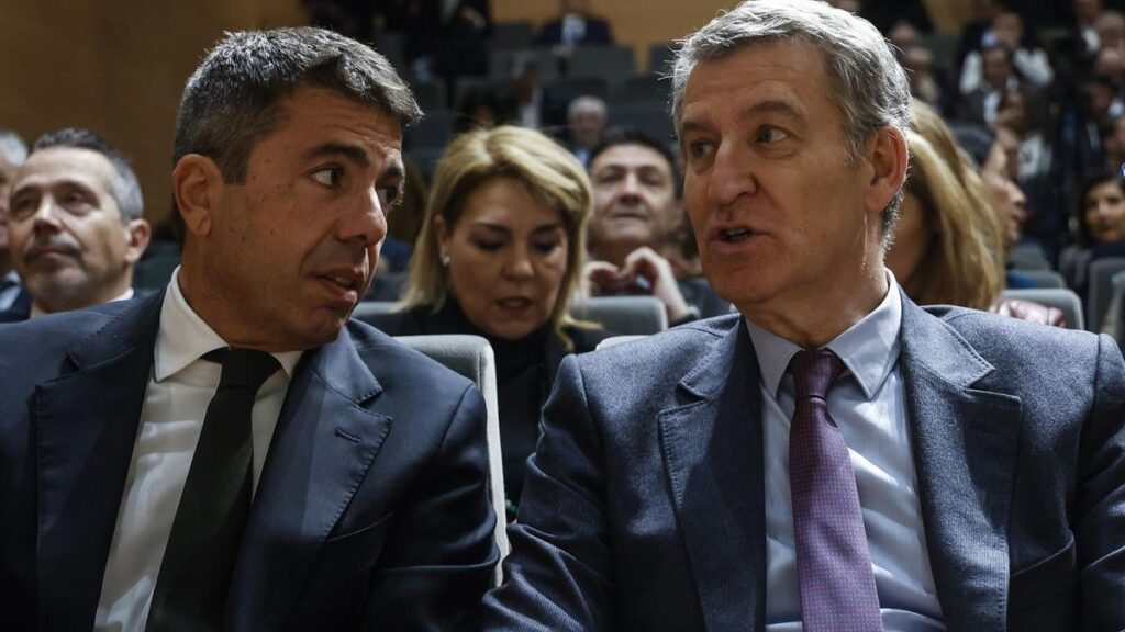 El presidente del Partido Popular, Alberto Núñez Feijóo, y el president de la comunidad Valenciana, Carlos Mazón.