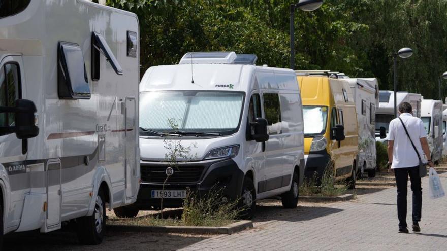 Caravanas en un aparcamiento en Zamora.