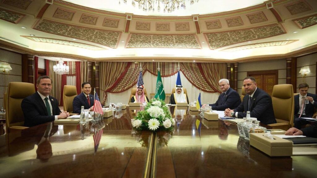 Reunión en Yeda, Arabia Saudí, entre las delegaciones de EEUU y Ucrania para avanzar hacia un proceso de paz.