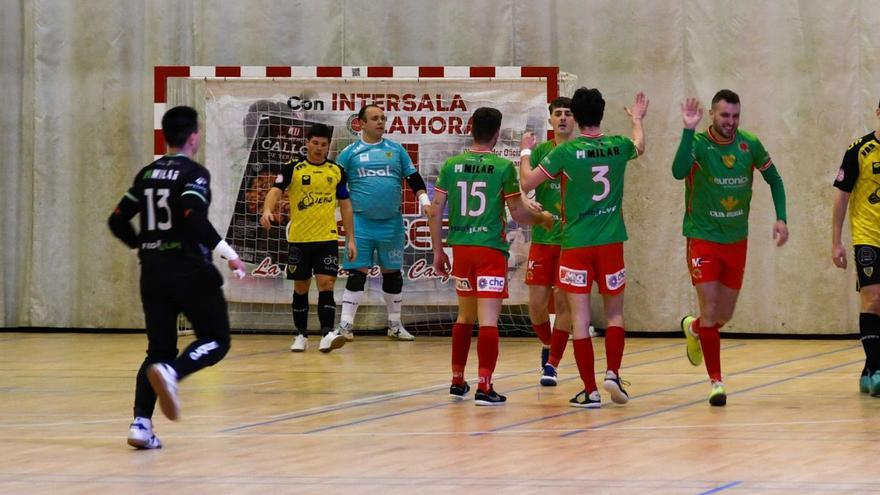 El InterSala Zamora celebra un gol, este domingo en el Camba.