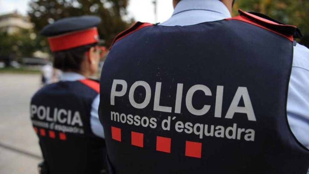 Una pareja de agentes de los Mossos d'Esquadra.