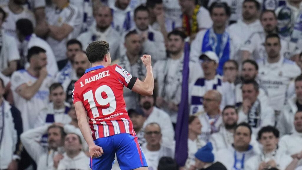 Julian Álvarez celebra el gol del empate ante el Real Madrid en Champions League.