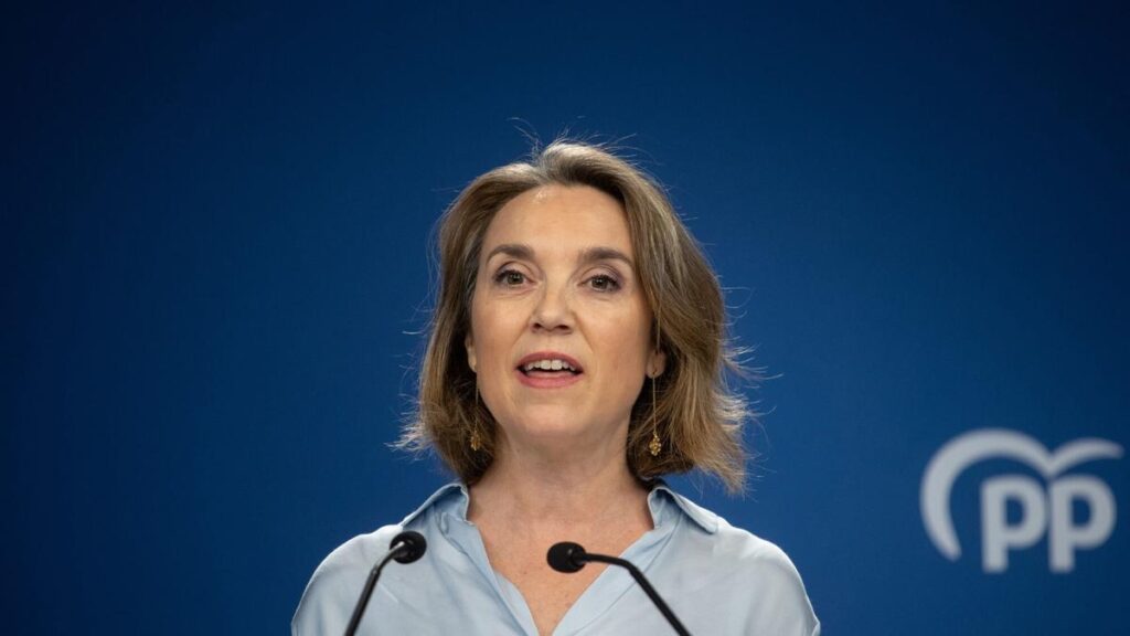 La secretaria general del PP, Cuca Gamarra, comparece ante los medios de comunicación.