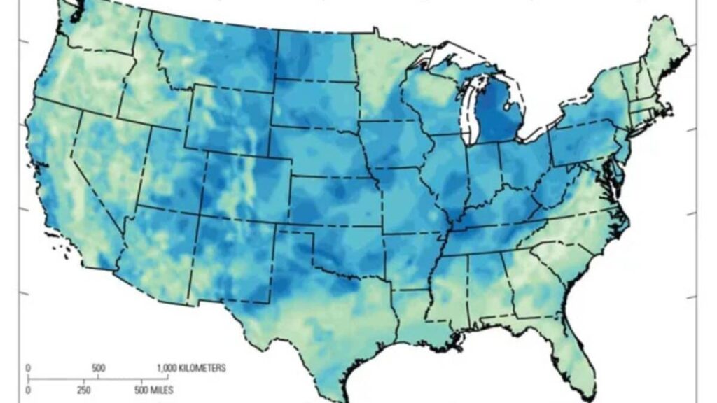 El mapa utiliza un sistema codificado por colores, con áreas azul oscuro que indican el mayor potencial para reservas de hidrógeno.