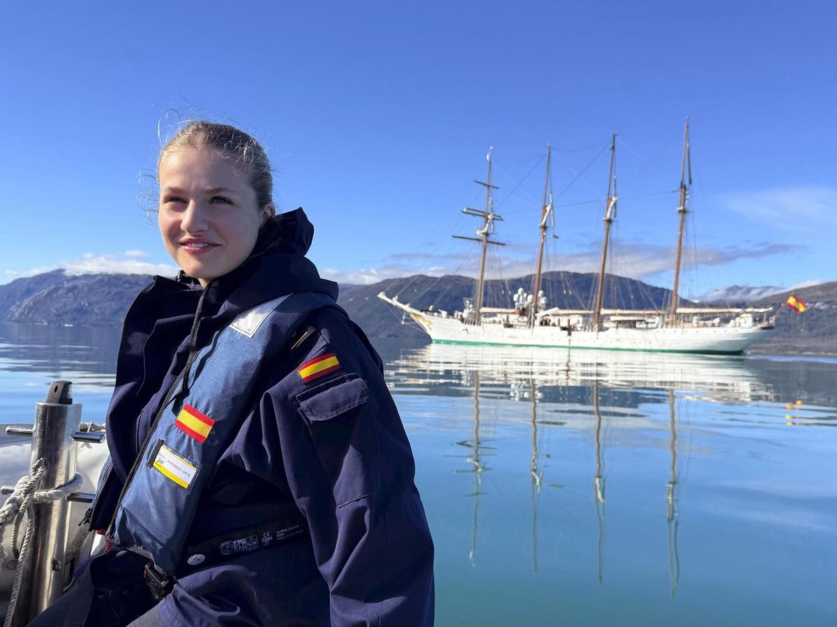 La princesse Leonor a terminé la moitié du voyage à bord du navire scolaire de Juan Sebastián Elcano