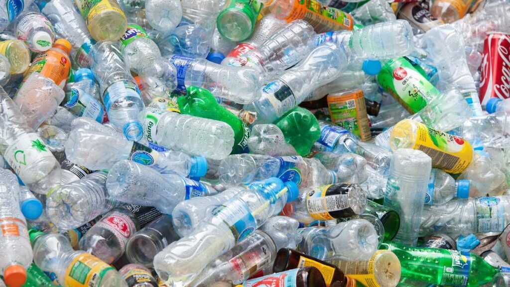 La producción de plástico crece y apenas se recicla
