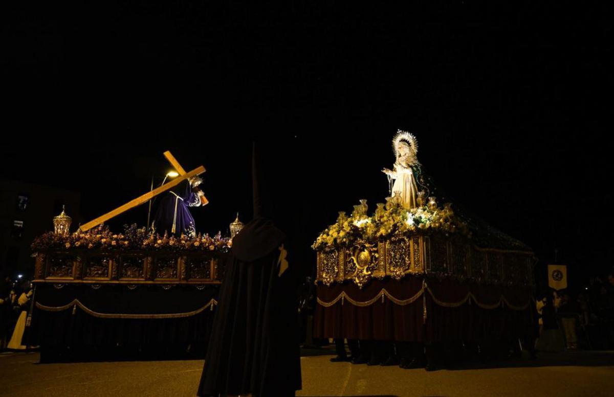 Le Crucis Road présente le pont de pierre restauré sous un froid intense