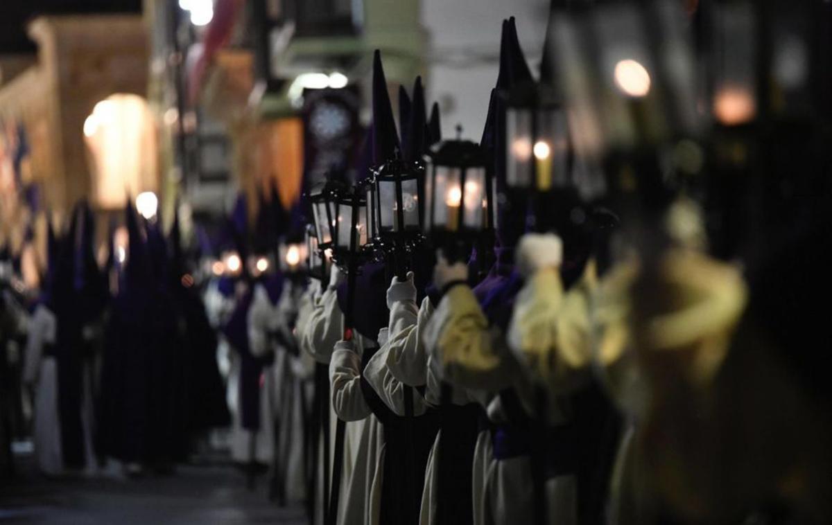 Le Crucis Road présente le pont de pierre restauré sous un froid intense