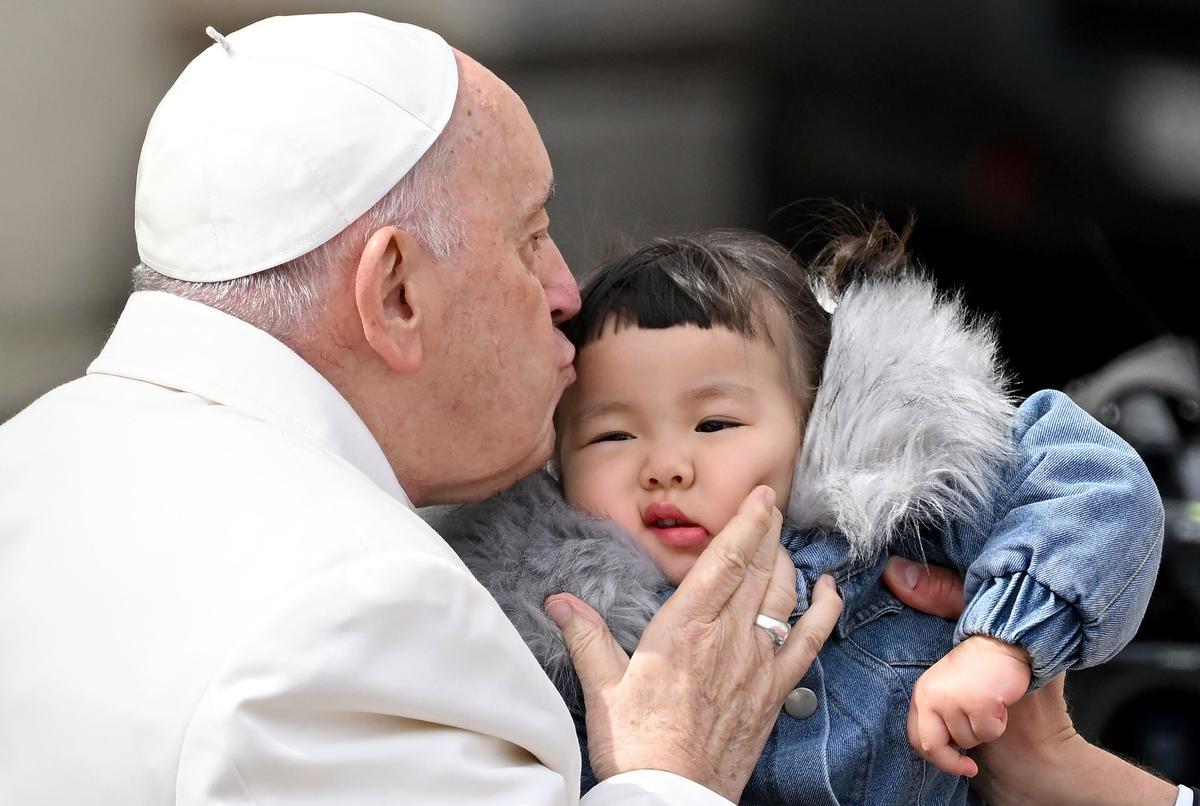 Le pape François quitte l'hôpital après trois nuits admises avec une bronchite