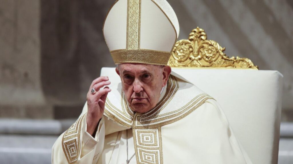 El papa Francisco preside una misa en la basílica de San Pedro.