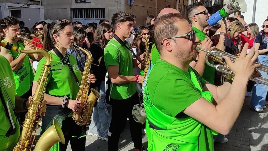 El apagón no detiene las fiestas de La Veguilla en Benavente