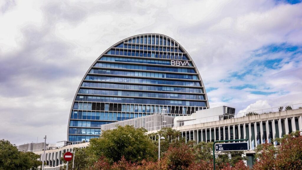 Archivo - Fachada de la sede de BBVA, a 26 de septiembre de 2024, en Madrid (España).