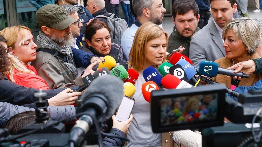 Pilar Bernabé atendió a los periodistas, a su llegada a la Ciudad de la Justicia, y después, tras declarar casi siete horas.