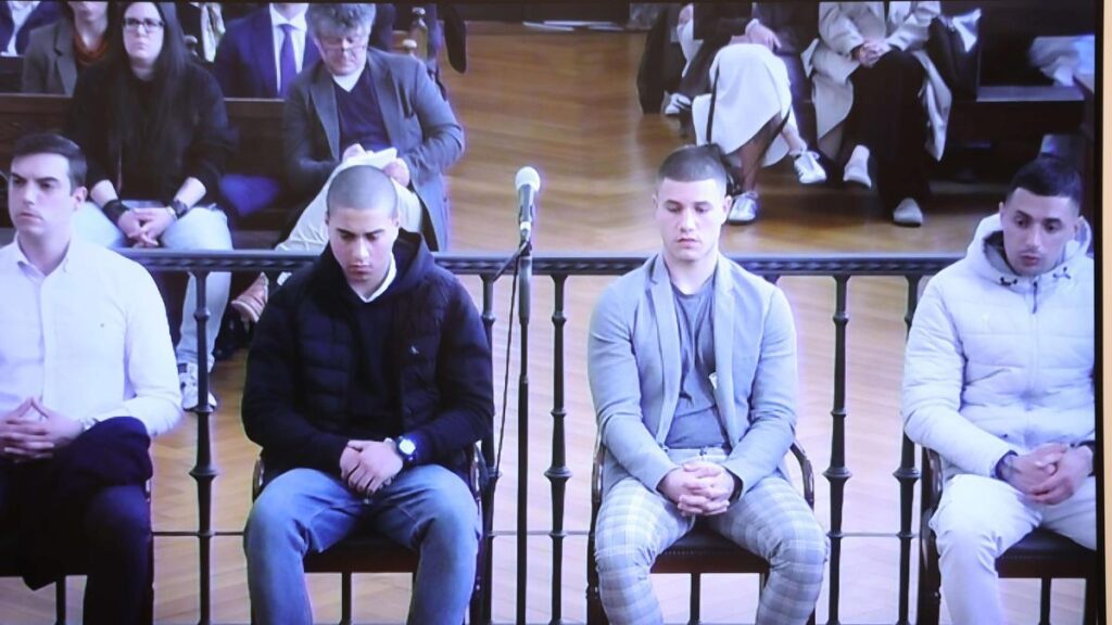 Los cuatro condenados, ayer, en el Tribunal Superior de Xustiza de Galicia