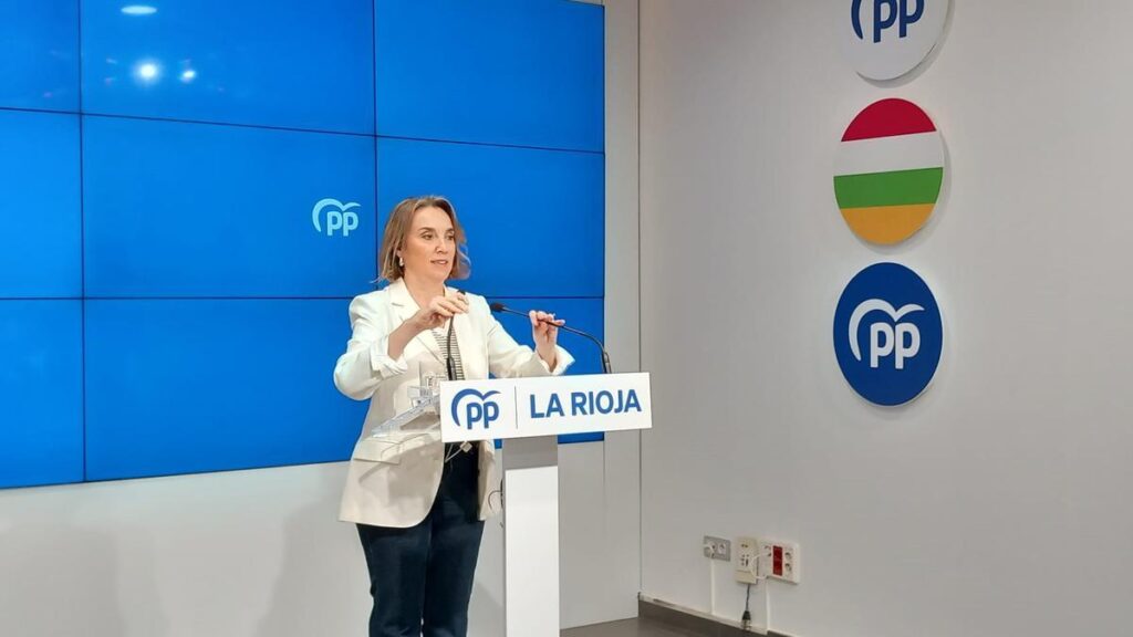 Gamarra recalca que el PP "no extenderá cheques en blanco" al Gobierno sobre los aranceles