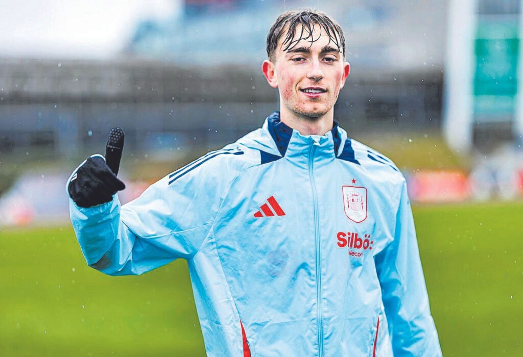 Dean Huijsen, durante un entrenamiento de la selección española.