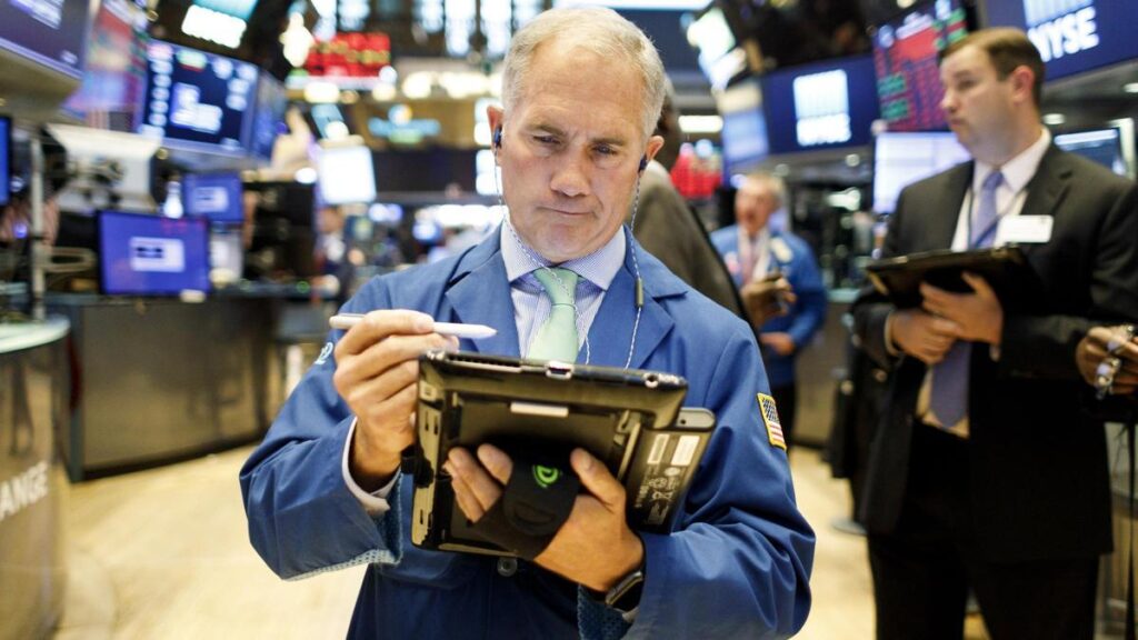 Wall Street cierra en rojo, lastrado por los aranceles de Trump y la caída de Nvidia