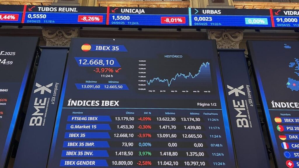 Paneles informativos de la Bolsa de Madrid.