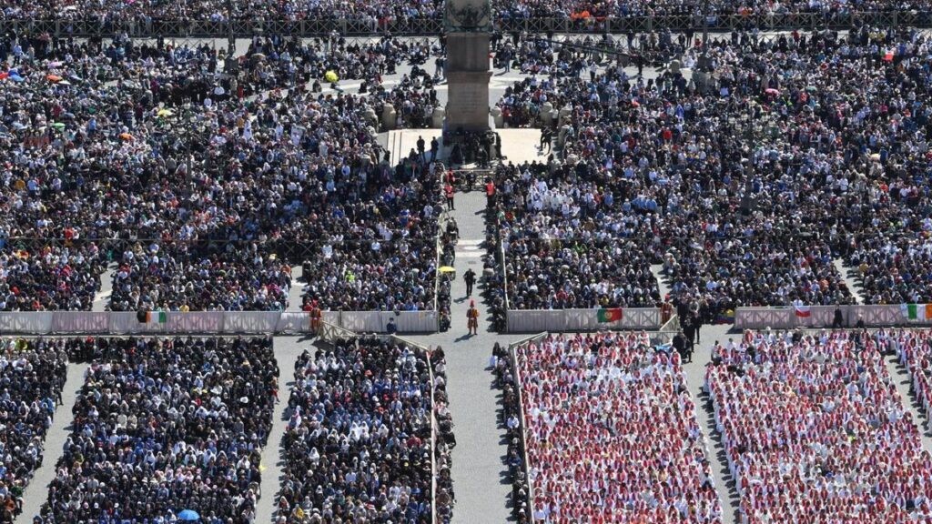 Ascienden a 250.000 los asistentes al funeral del papa Francisco
