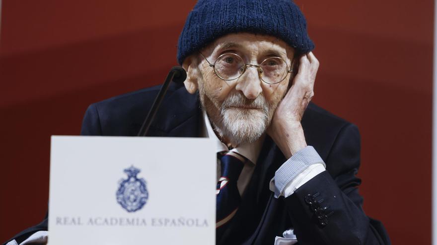 Álvaro Pombo no asistirá mañana a la ceremonia del Cervantes por su estado de salud.