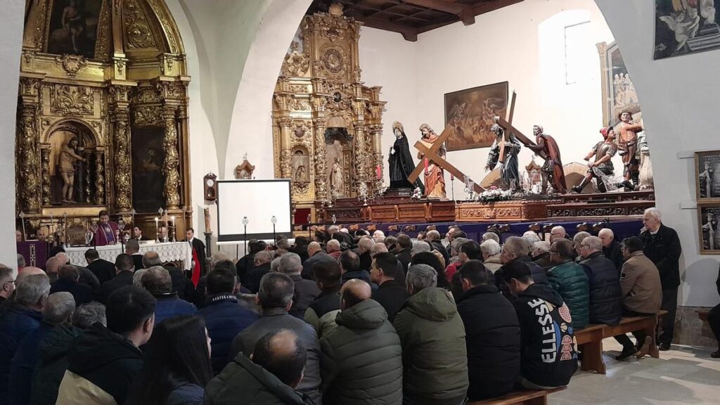 Misa del Domingo de Lázaro celebrada por la cofradía de Jesús Nazareno y Ánimas de la Campanilla de Toro