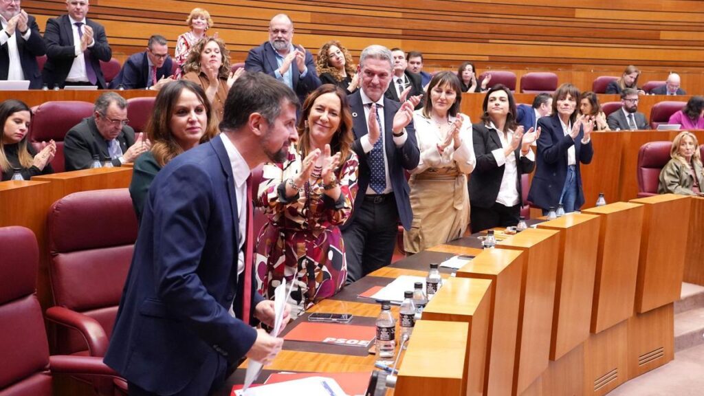 El portavoz socialista Luis Tudanca en el Pleno de las Cortes